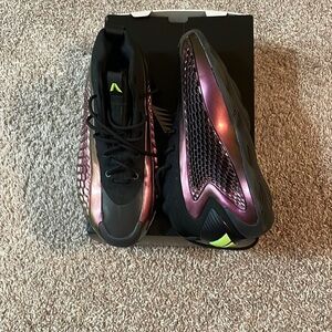 Anthony Edwards Black/Purple. Size 8. Never worn! Clean threads.